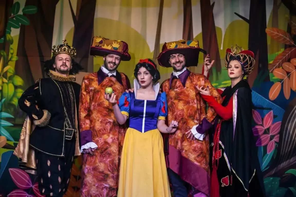 Children's Play 'Princess Snow White and 10 Dwarfs'