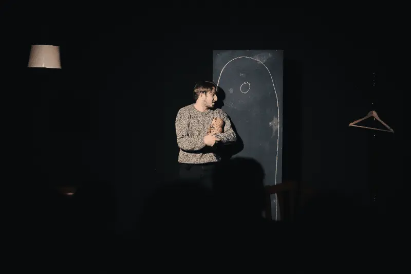 "Bury Me Under the Baseboard" - Premiere of the Monodrama Based on Pavel Sanayev's Book in Belgrade